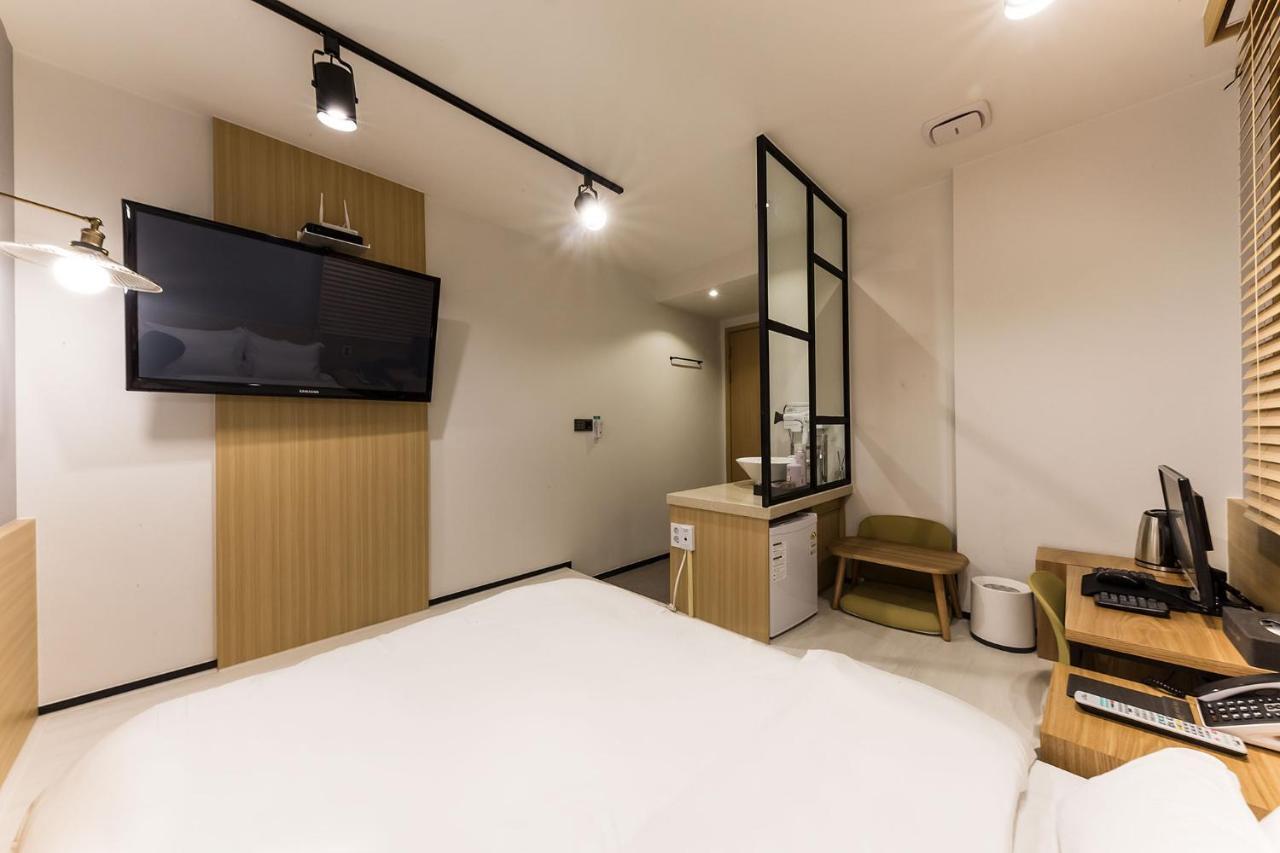 Raha Hotel Seoul Bagian luar foto