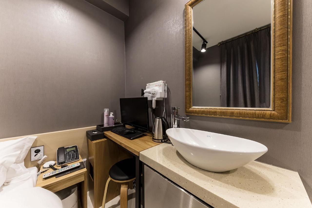 Raha Hotel Seoul Bagian luar foto