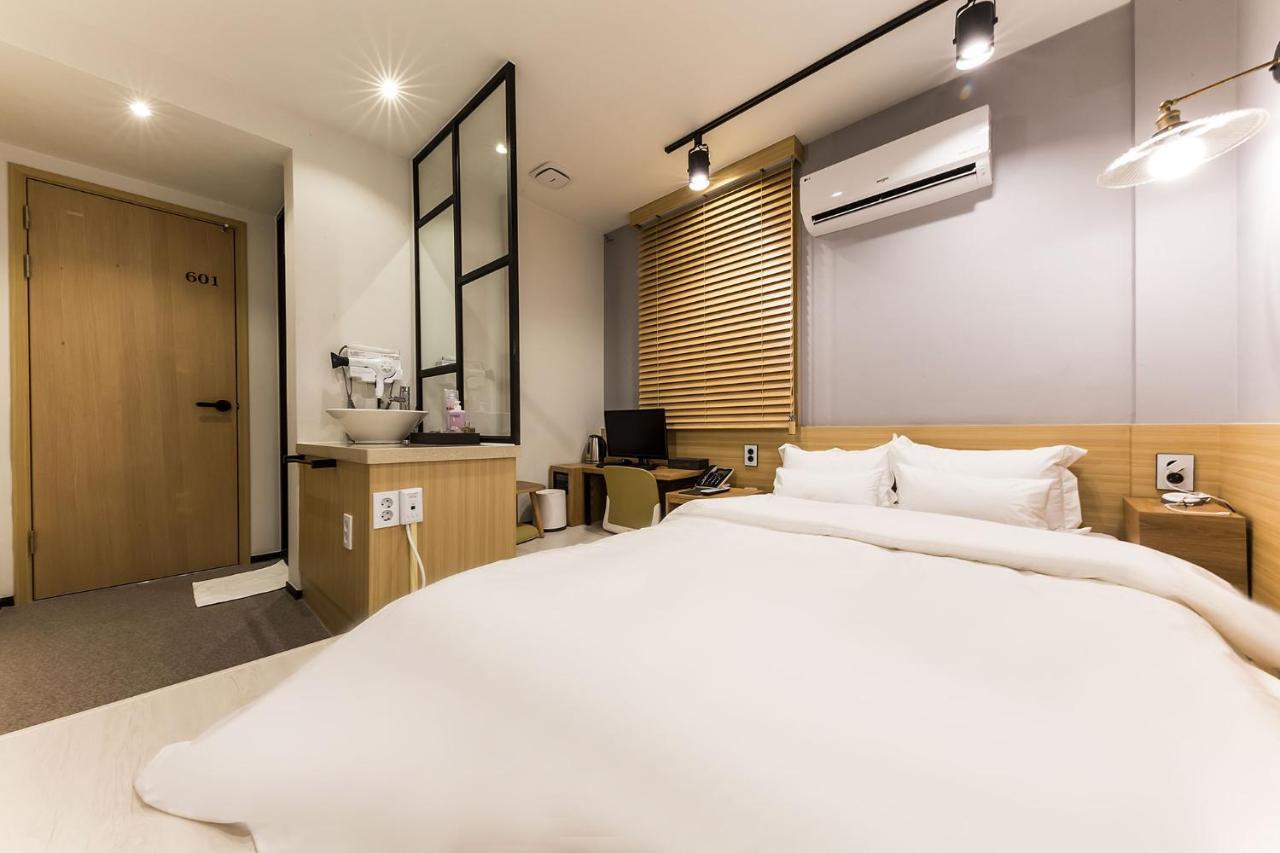 Raha Hotel Seoul Bagian luar foto