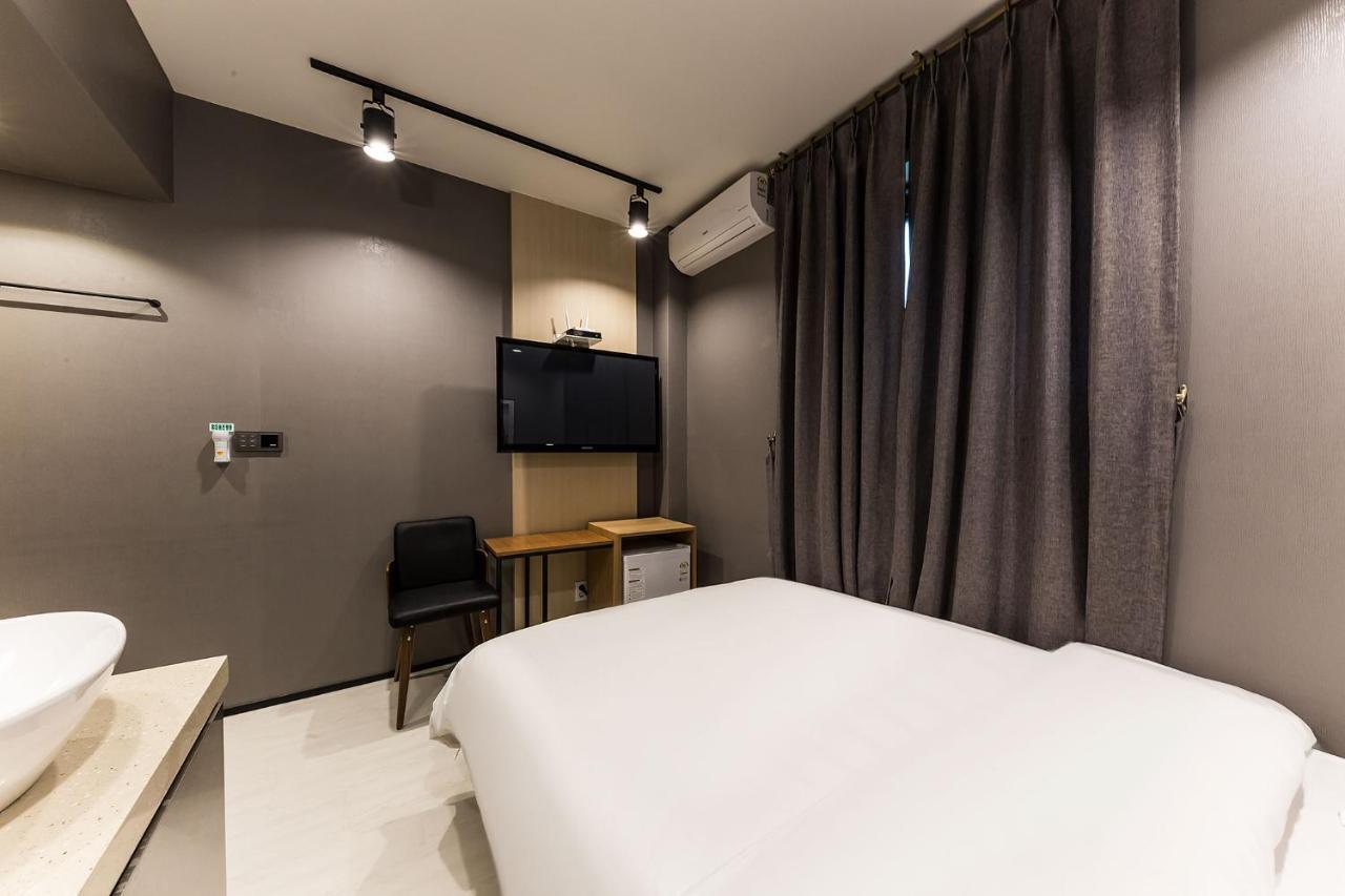 Raha Hotel Seoul Bagian luar foto