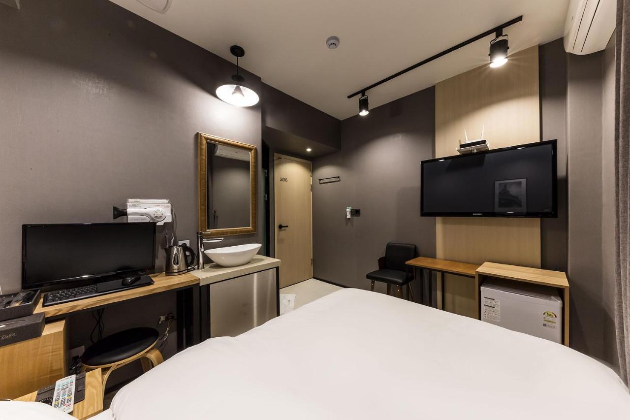 Raha Hotel Seoul Bagian luar foto